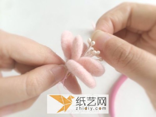 Teach you how to make a peach blossom brooch that can bring you luck