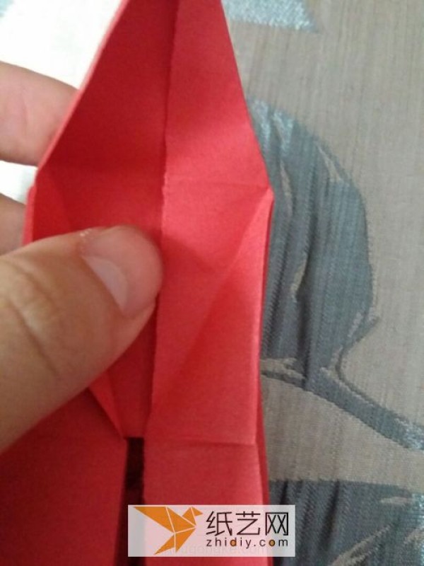 Actual pictures teach you step by step how to make origami devil heart Valentines Day gift handmade tutorial