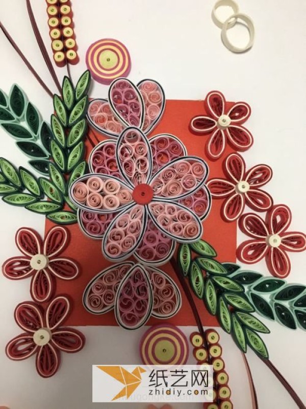 A complete hand-illustrated tutorial for the complex paper-quilling butterfly flower.