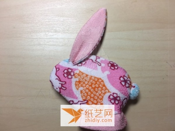 How to make a bunny-shaped fabric coin purse as a Christmas gift?