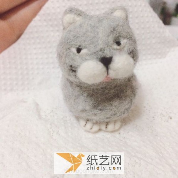 Illustration of the handmade DIY production tutorial of the cute wool felt steamed bun cat doll