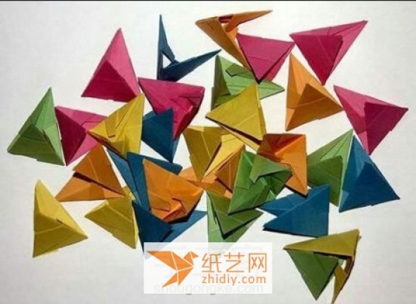 Tutorial on how to make cool origami polygonal stars and three-dimensional paper ball flowers for Christmas