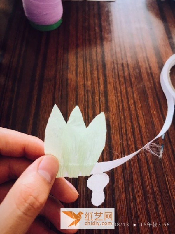 Tutorial illustration of using crepe paper to make a potted paper flower orchid as a Teachers Day gift