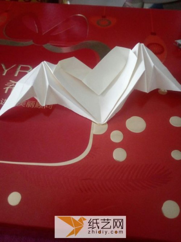 520 Valentine’s Day Handmade Three-dimensional Origami Heart with Wings Illustrated Tutorial