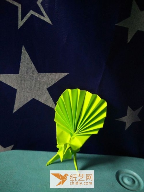 Tutorials for children to make origami peacocks. A great New Year gift.