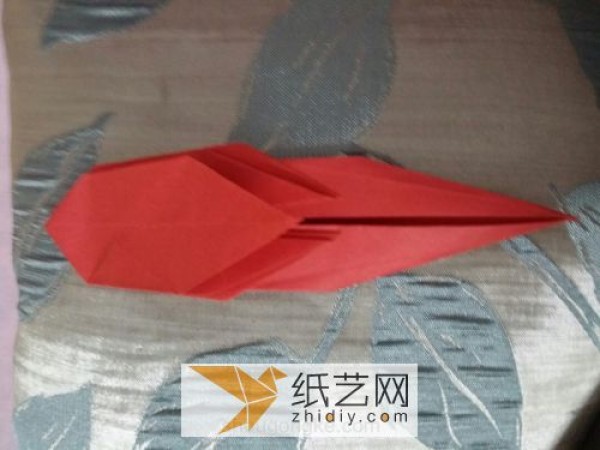 Actual pictures teach you step by step how to make origami devil heart Valentines Day gift handmade tutorial