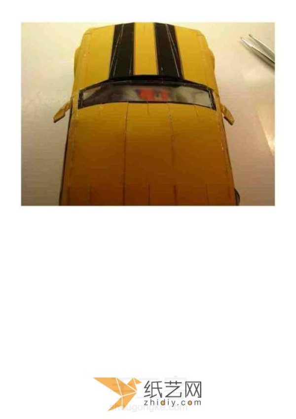 The production process of the cool Bumblebee sports car paper model