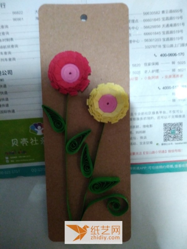 Cute tutorial illustration for novices to make paper quilled flower bookmarks for Christmas gifts