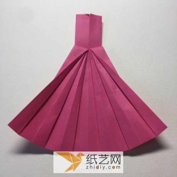 Illustrated tutorial on hand-made origami dress. How to fold a three-dimensional skirt to make it look beautiful.