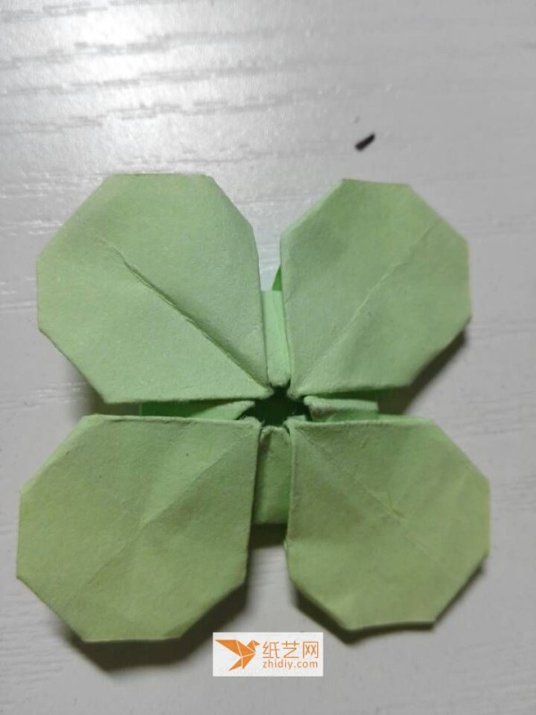 A simple origami four-leaf clover tutorial