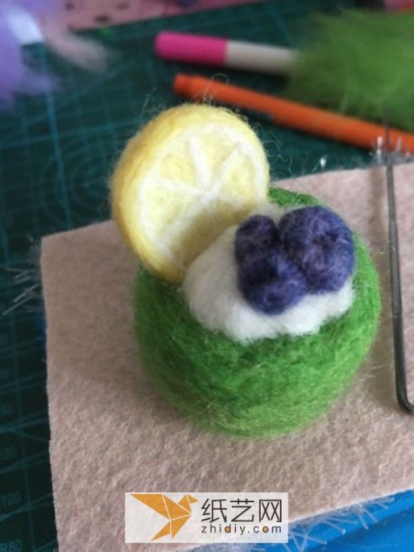 Wool felt novices can try this matcha cake making tutorial