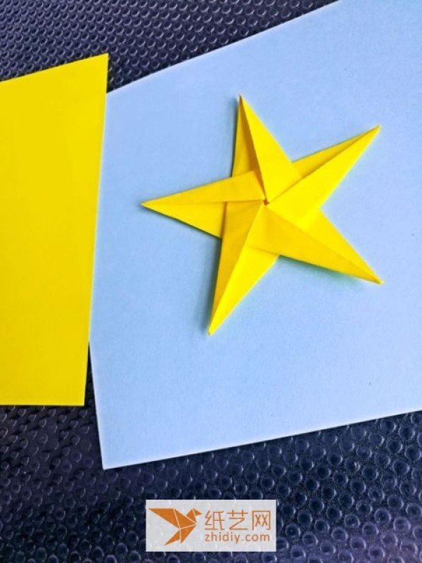 Tutorial on how to make an origami five-pointed star for National Day