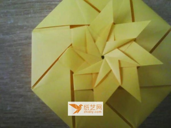 Teach you step by step how to fold an octagonal origami storage box. A new way to fold origami boxes.