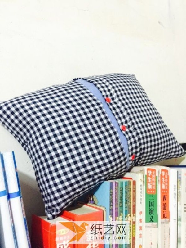 Turn old clothes into treasure and make fabric pillows