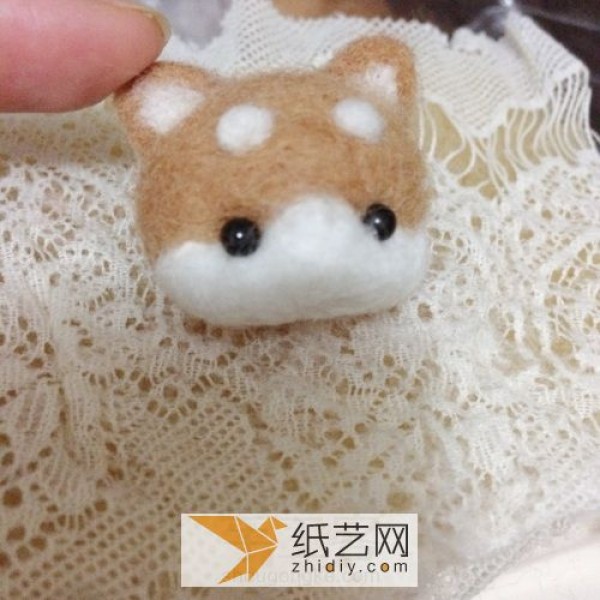 Illustrated tutorial on how to make a cute little Shiba Inu wool felt doll as a New Year gift