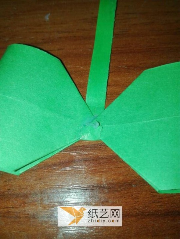 How to fold and make a simple handmade origami gift box. How to make an origami box with a bow.