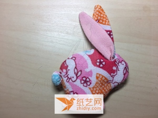 How to make a bunny-shaped fabric coin purse as a Christmas gift?