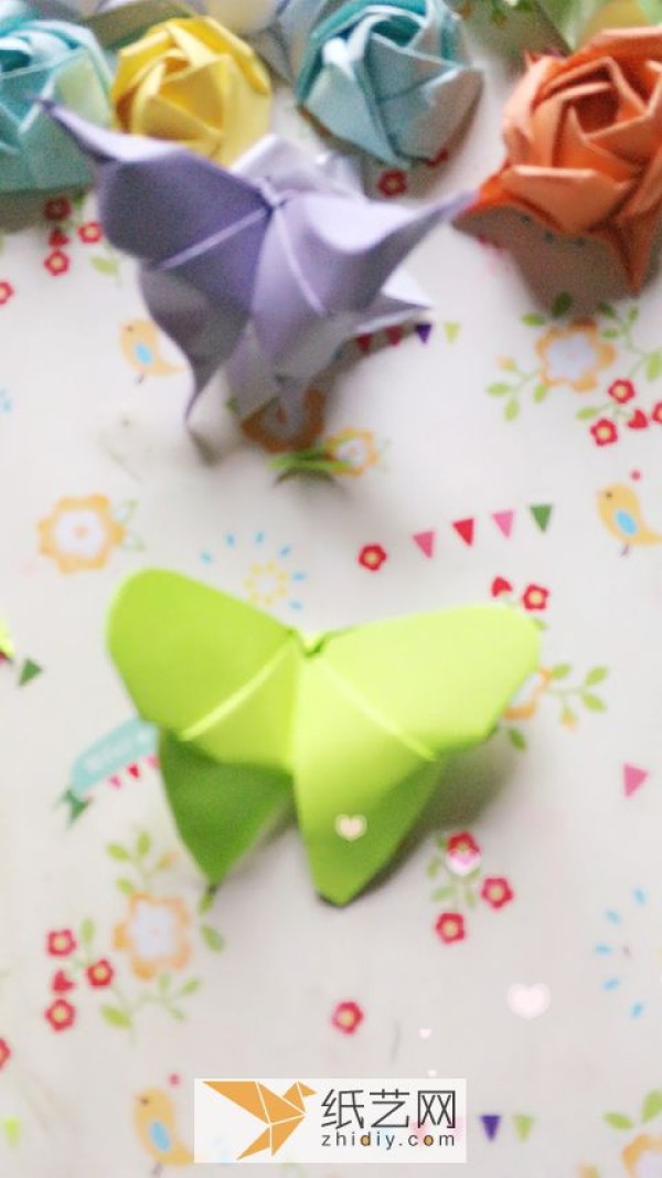 Illustrated origami tutorial for origami butterflies and origami bows