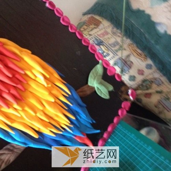 Illustrated tutorial on hand-painting a Macaw made from ultra-light clay as a Teachers Day gift