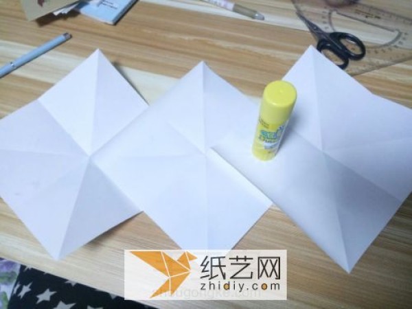 The origami box with the exploding box mechanism is perfect for Teacher’s Day greeting cards.