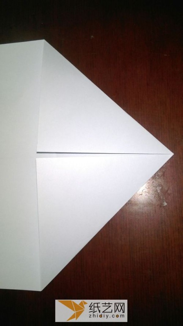 Illustrated tutorial on how to make a simple origami boat for children. How to fold a small origami boat for children.