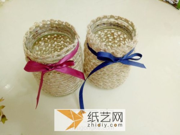 Glass cans are turned into treasures and become lace vases as Teacher’s Day gifts