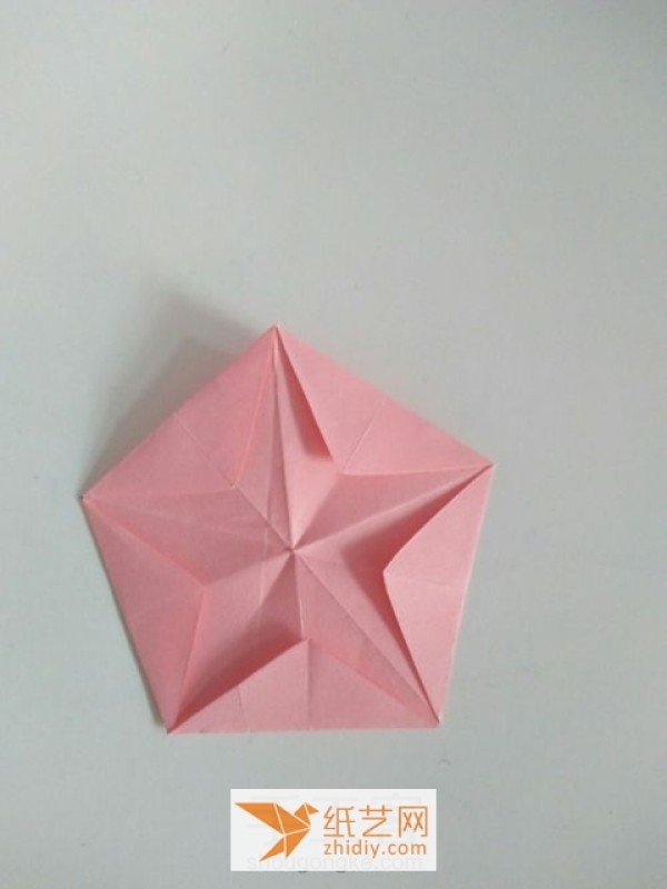 Want this five-pointed star origami box? Let’s watch the tutorial