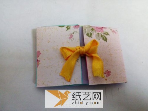 Handmade origami three-dimensional explosion box photo book. This is a super romantic gift for Chinese Valentines Day.