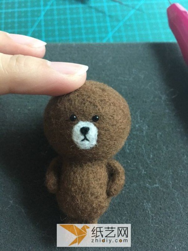 Tutorial on how to make wool felt Brown Bear and Coni Rabbit