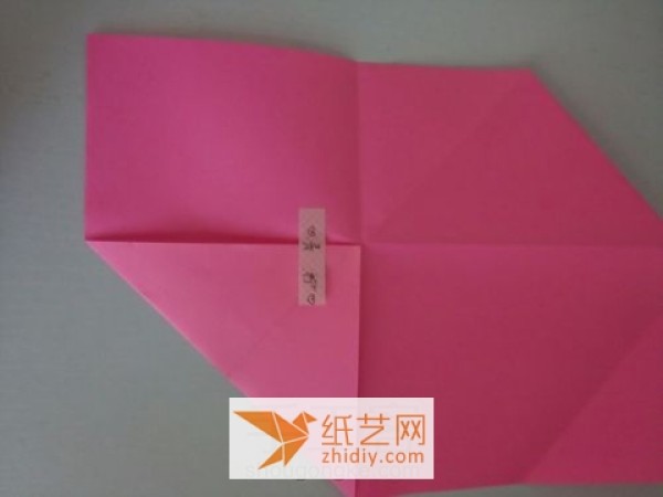 Tutorial on making origami envelopes with origami leaves, great for holding Teacher’s Day greeting cards