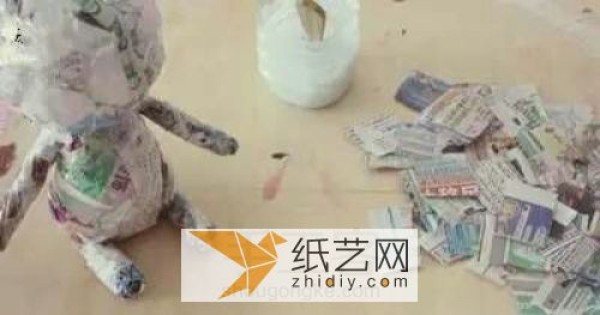 Handmade tutorial for turning newspapers into treasures and making them into cute reporter bears for Children’s Day