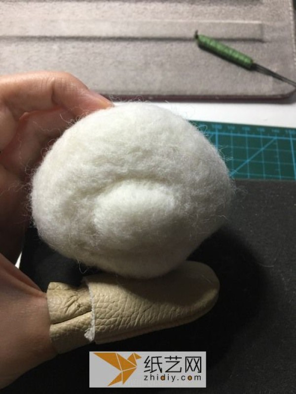 Tutorial on how to make a red panda making a wool felt car ornament, a fun Mother’s Day gift