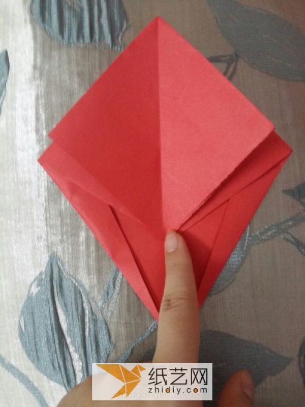 Actual pictures teach you step by step how to make origami devil heart Valentines Day gift handmade tutorial