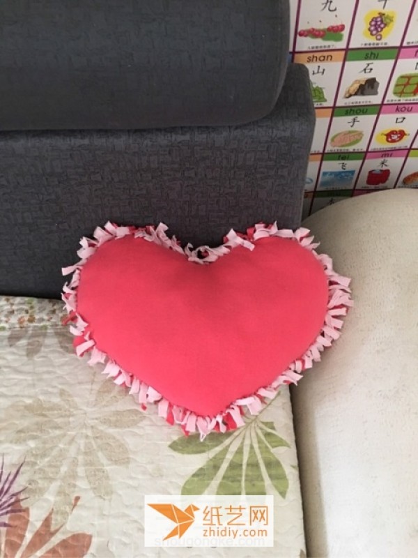 Simple heart-shaped pillow New Year decoration making tutorial without needlework