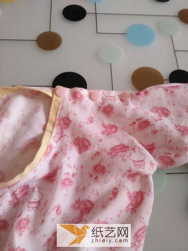 Make an autumn coat for your baby with your own hands. A simple tutorial on making hand-made clothes with fabric art.