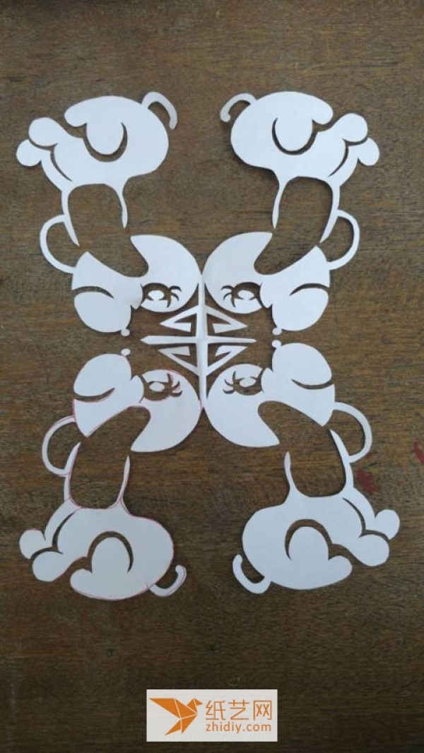 Tutorial on making paper-cut window grilles for the Year of the Dog.