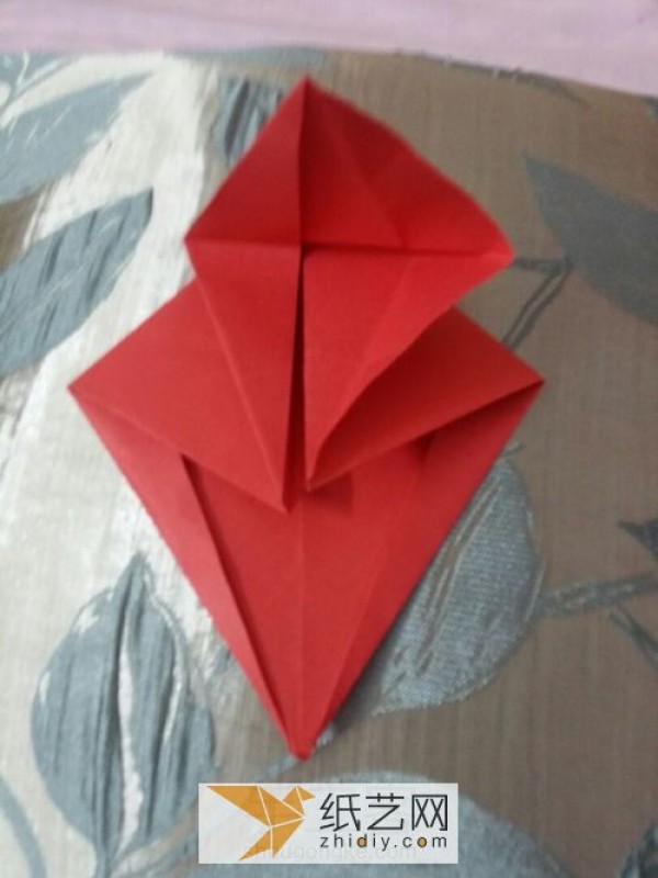 Actual pictures teach you step by step how to make origami devil heart Valentines Day gift handmade tutorial