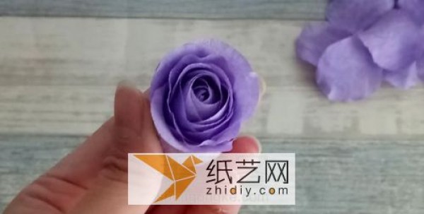 An exquisite paper rose handmade method. How to make preserved flowers.