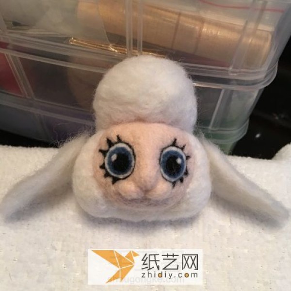 Illustrated tutorial for hand-making the deputy mayor of sheep from Zootopia made of wool felt