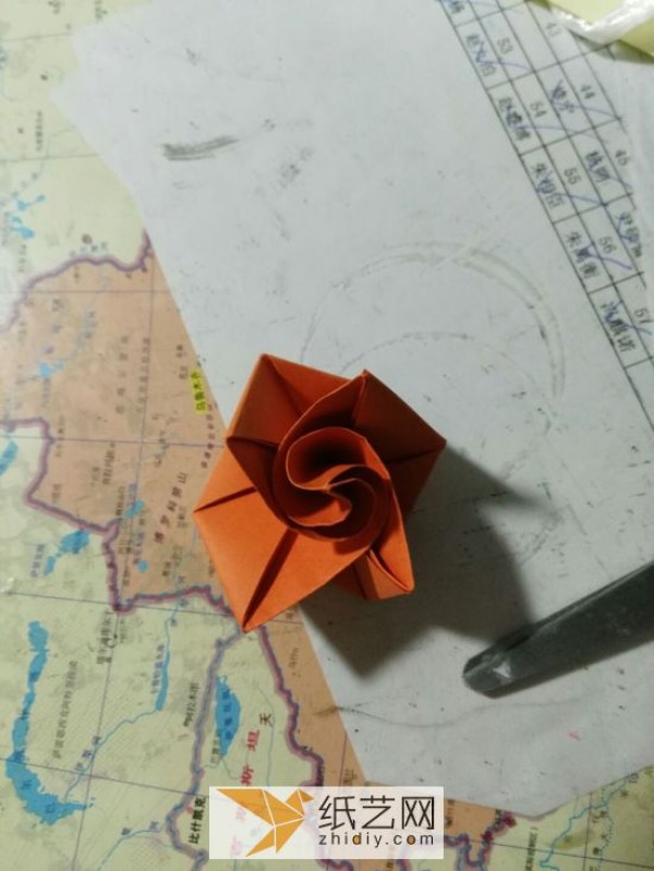 The easiest origami rose tutorial ever. How to make handmade paper roses for Valentine’s Day.