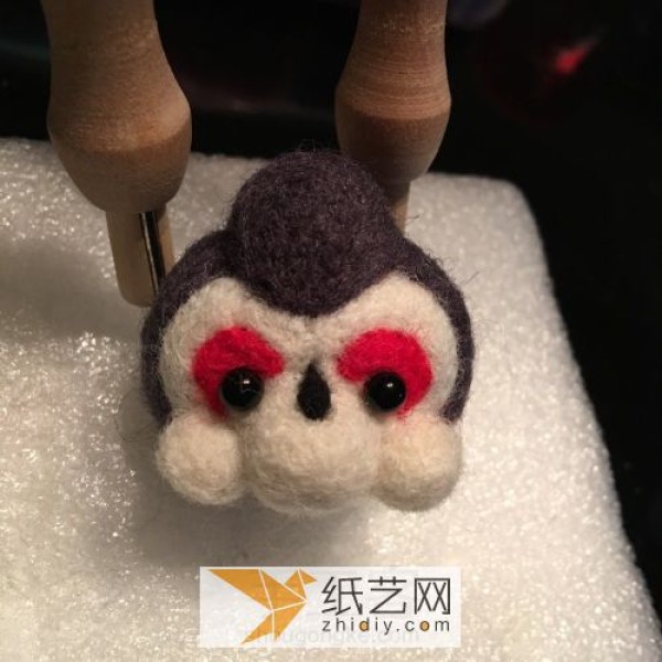 Illustrated tutorial on how to make monkey Sai Lei dolls made of wool felt