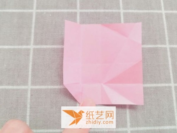 Tutorial on making a combined and folded triangular origami box