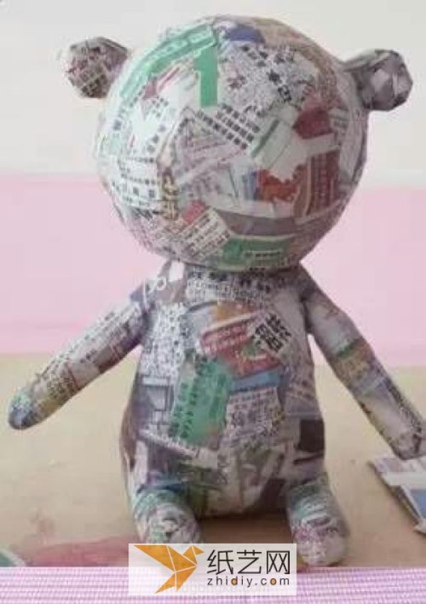 Handmade tutorial for turning newspapers into treasures and making them into cute reporter bears for Children’s Day