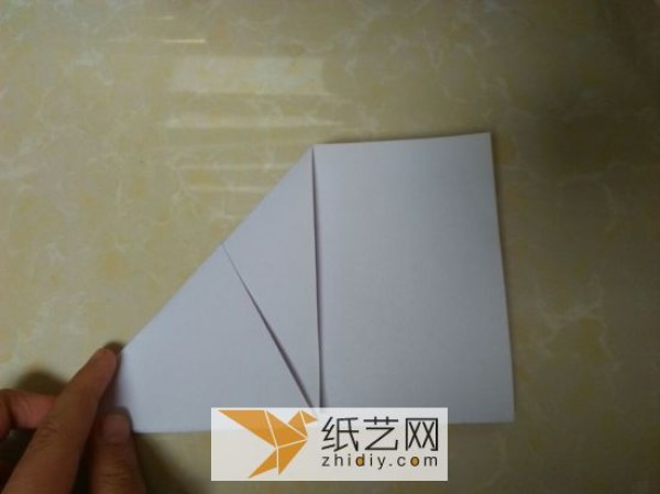 How to fold an origami airplane that can fly very far. Illustrations of how to fold a paper airplane.