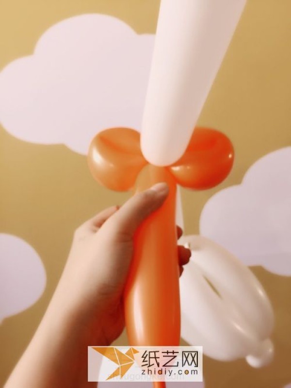 Steps to make a chicken from a magic balloon, a lucky and lucky New Year gift