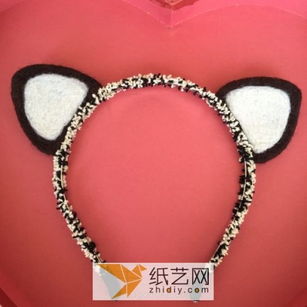 Tutorial on how to make your own wool felt cat ear headband as a Children’s Day gift