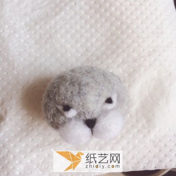 Illustration of the handmade DIY production tutorial of the cute wool felt steamed bun cat doll