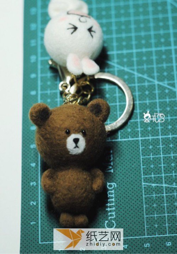 Tutorial on how to make wool felt Brown Bear and Coni Rabbit