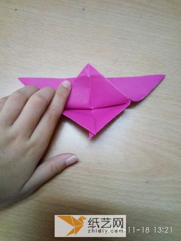 How to make a three-dimensional origami butterfly. Teach you step by step how to fold a three-dimensional origami butterfly.