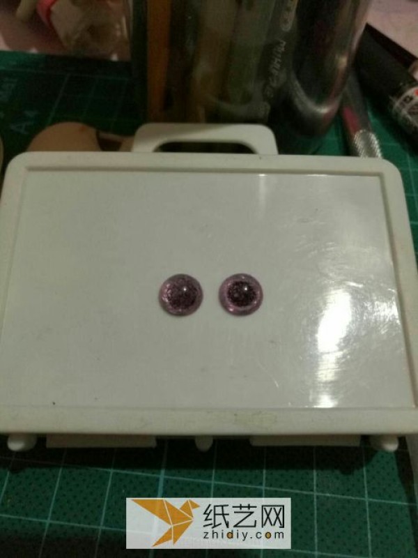 Use ultra-light clay to create fake eyes for dolls